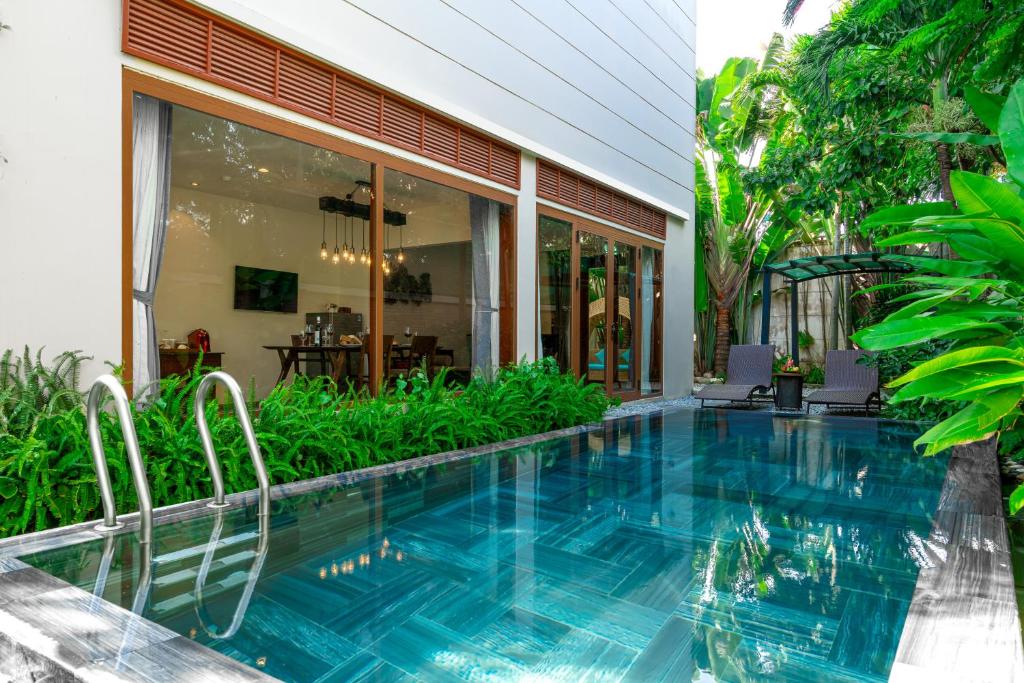 Sense Suite With Private Pool and Bathtub