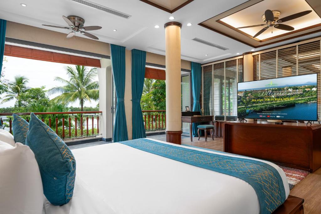 Presidential Suite with Bathtub