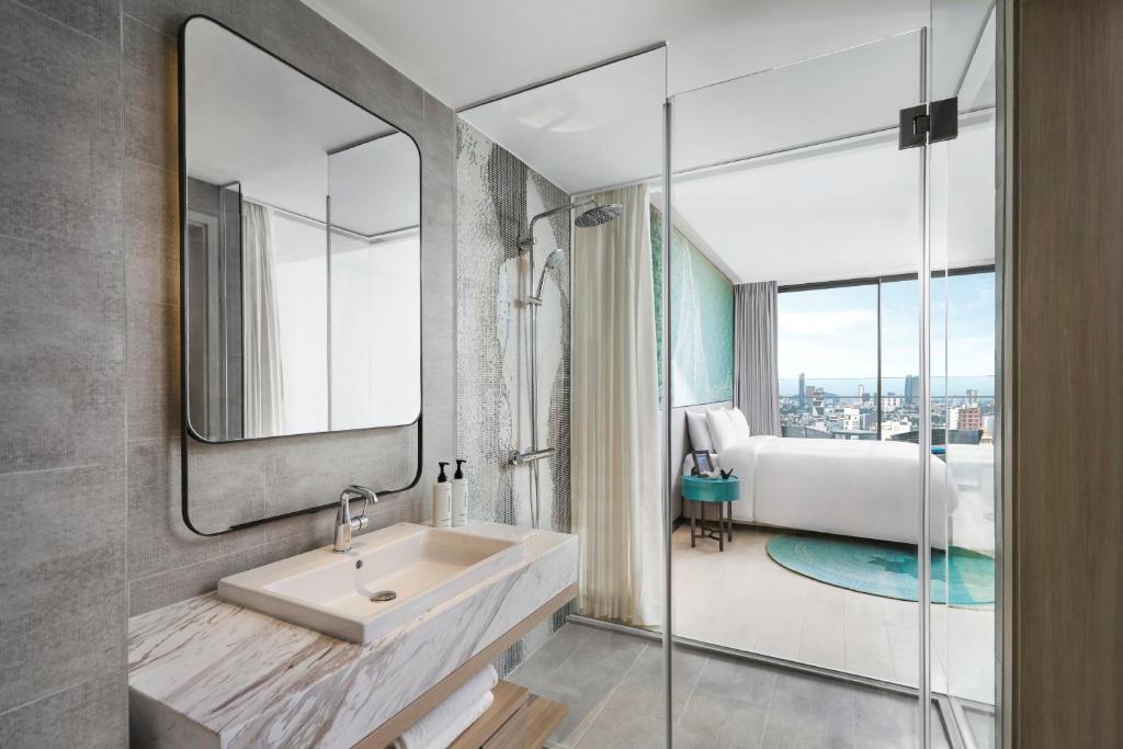 Phòng Deluxe có Giường cỡ King với Tầm nhìn ra Thành phố và Ban công