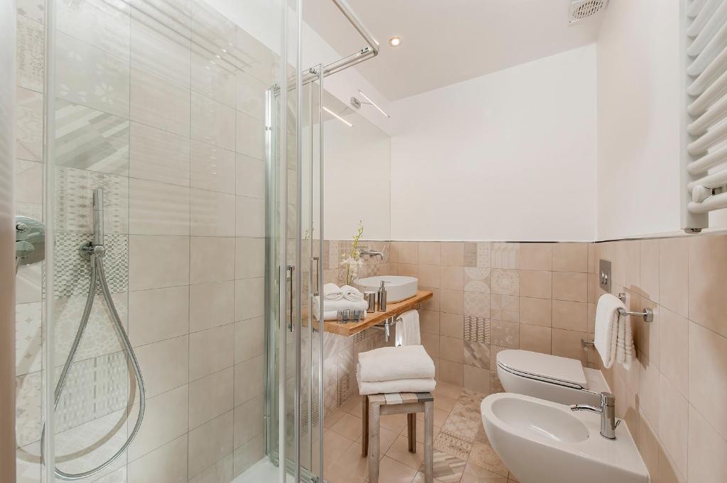 Colosseum Corner - 9