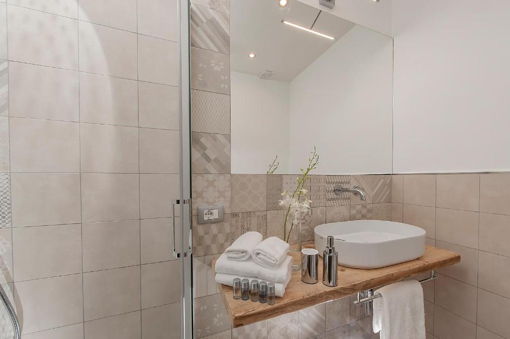 Colosseum Corner - 10