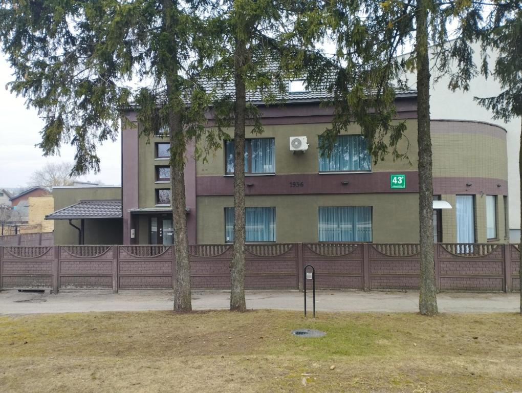 Το κτήριο όπου στεγάζεται  το δωμάτιο σε οικογενειακή κατοικία