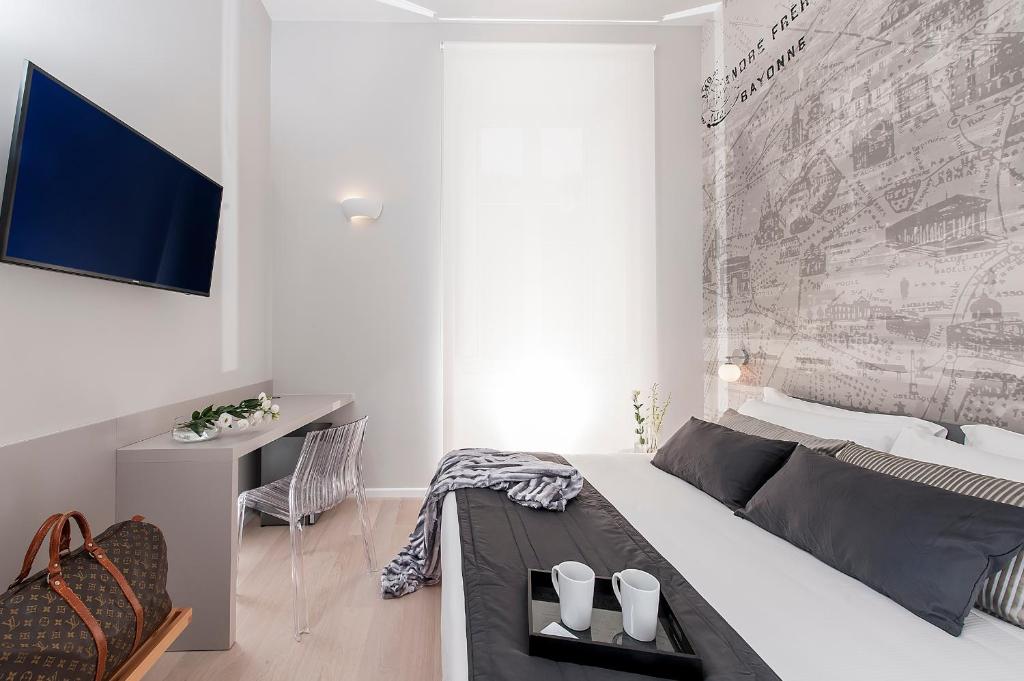 Colosseum Corner - 6