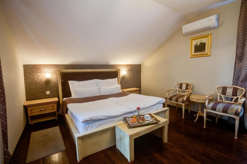 Postel nebo postele na pokoji v ubytování Villa Skadarlija