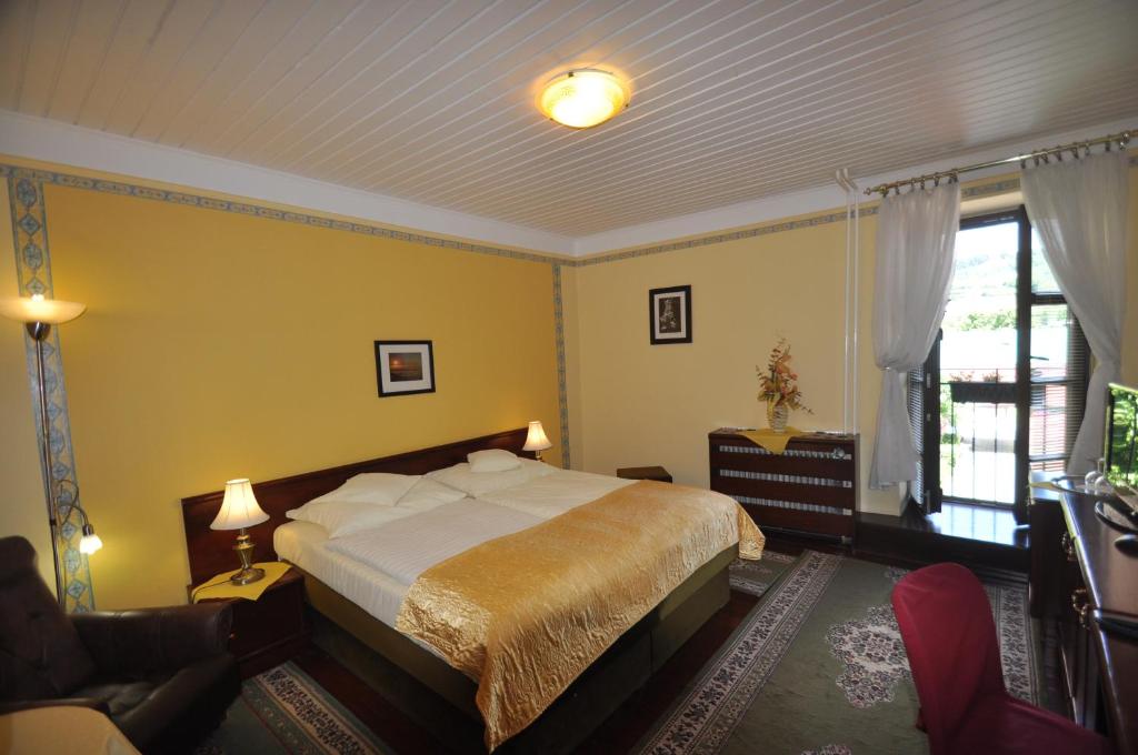 Postel nebo postele na pokoji v ubytování GARNI -Hotel Barbakan