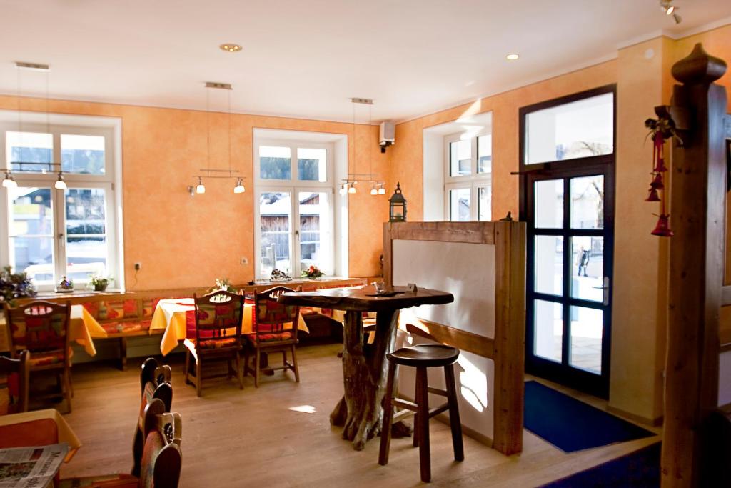 Restaurace v ubytování Hotel Garni Ammergauer Hof