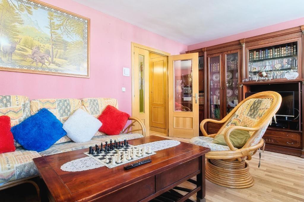 a living room with a chess board on a table at Vivienda turística Felicia in León