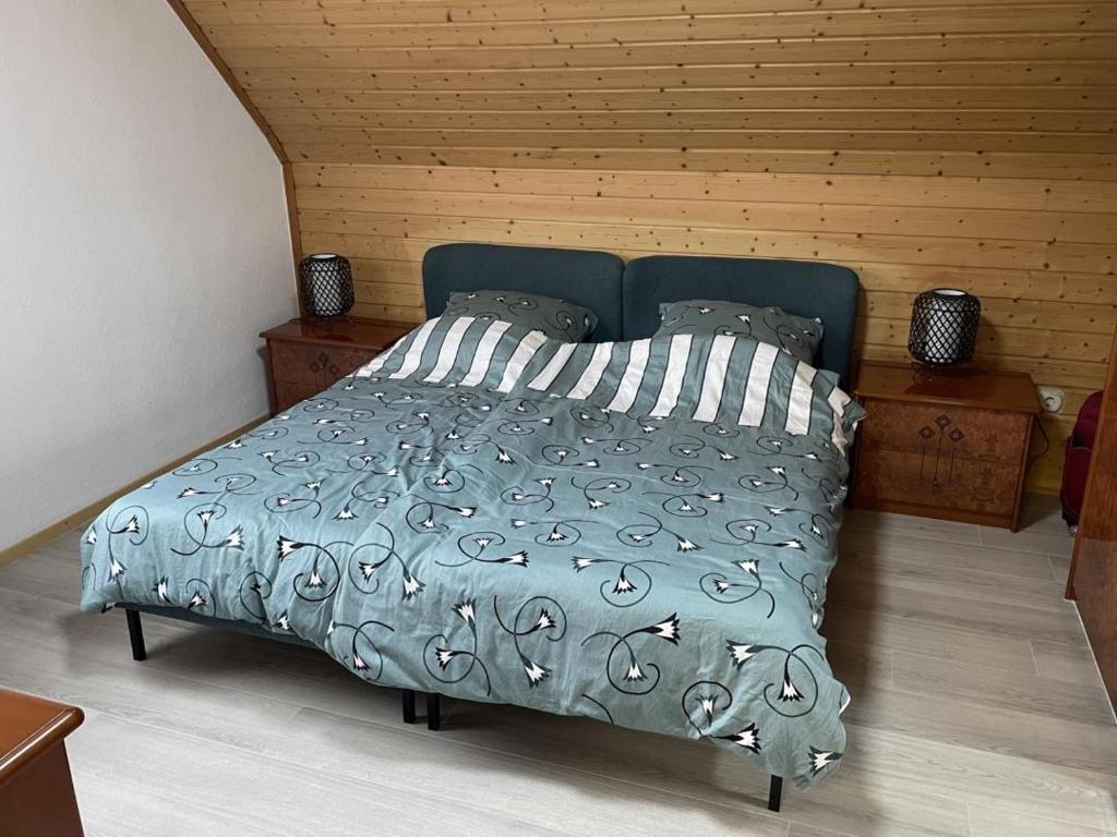 Postel nebo postele na pokoji v ubytování Schicke Ferien- und Monteurswohnung 53 qm Philippsburg