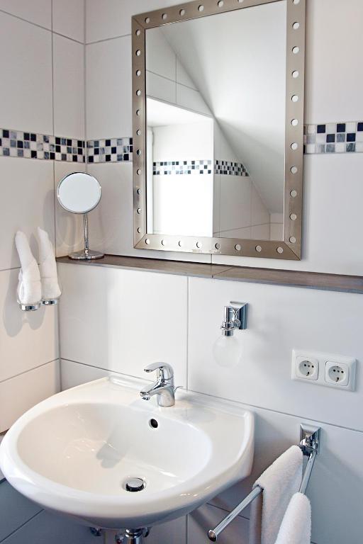 Koupelna v ubytování Hotel Garni Ammergauer Hof