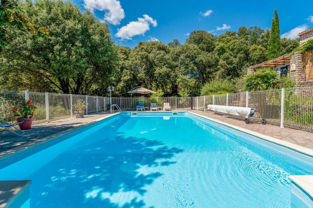 Πισίνα στο ή κοντά στο Gite Les Taillades