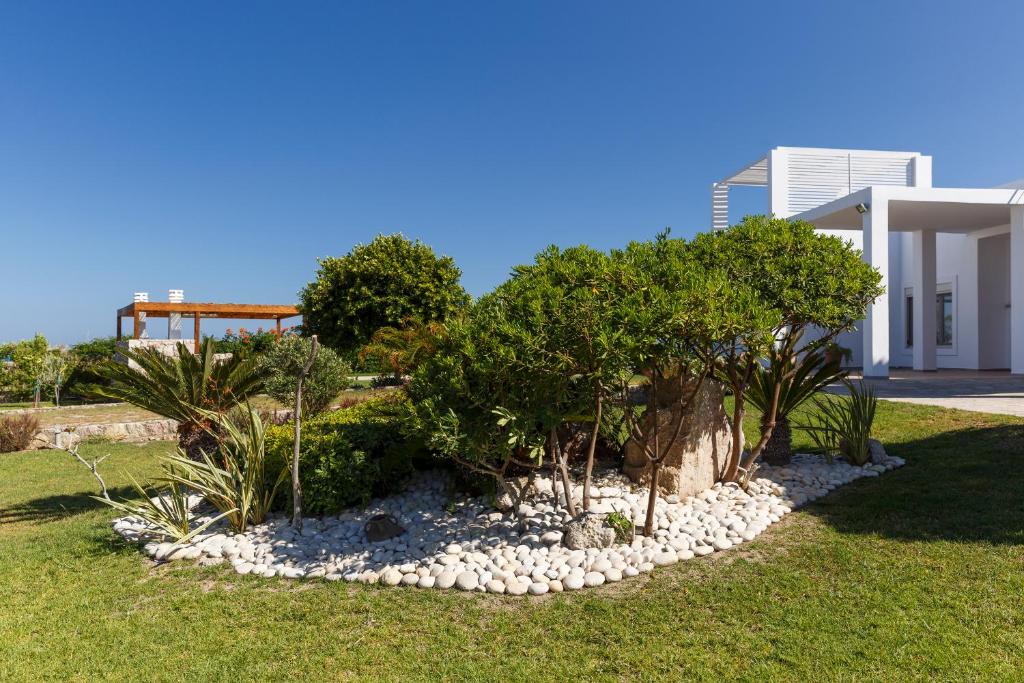 Zahrada ubytování Belvedere Beachfront Villa