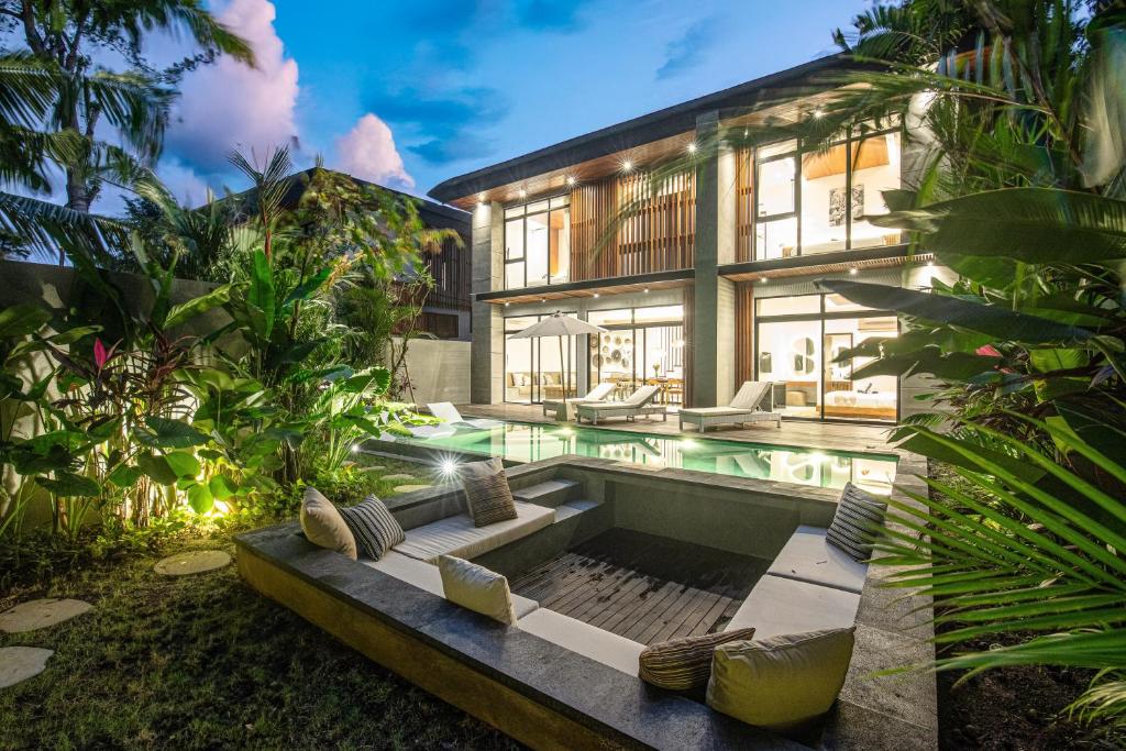 Designer 5br Villa, 400m To Beach With Nature View, Canggu (updated ...