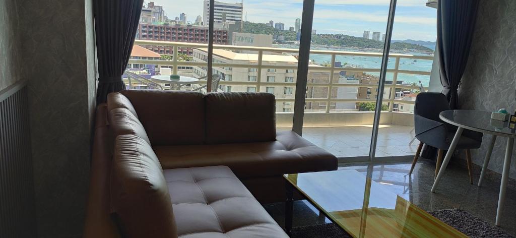 Pattaya Beach View Talay 6 by AEGEAN Suite Condo - Resim 39