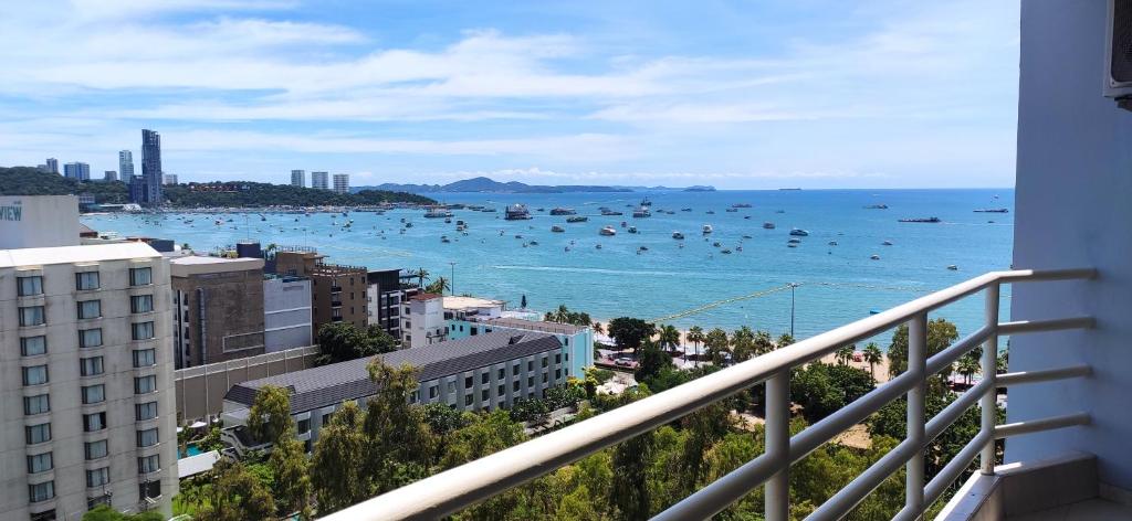 Pattaya Beach View Talay 6 by AEGEAN Suite Condo - Resim 40