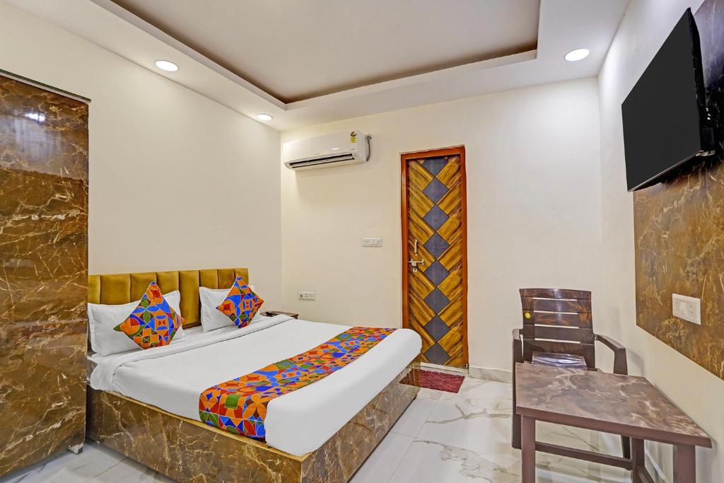 Katil atau katil-katil dalam bilik di FabHotel Golden Rivaah