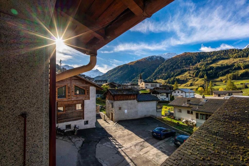 Nespecifikovaný výhled na hory nebo výhled na hory při pohledu z hotelu