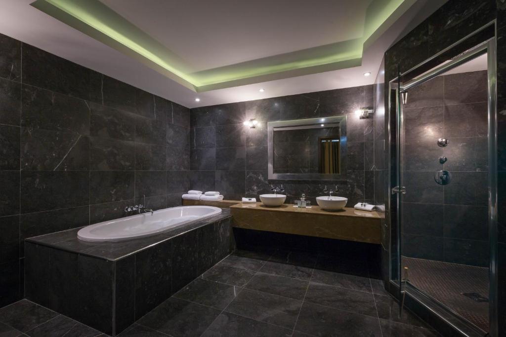 Koupelna v ubytování Loughrea Hotel & Spa
