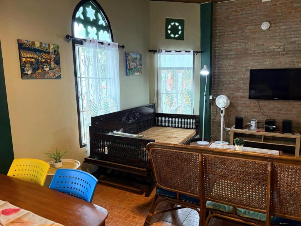 TV a/nebo společenská místnost v ubytování Chillin' Guest house