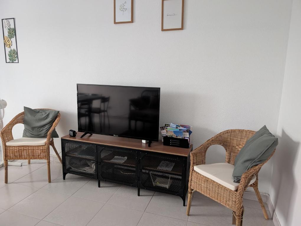 TV a/nebo společenská místnost v ubytování Piso los franchutes