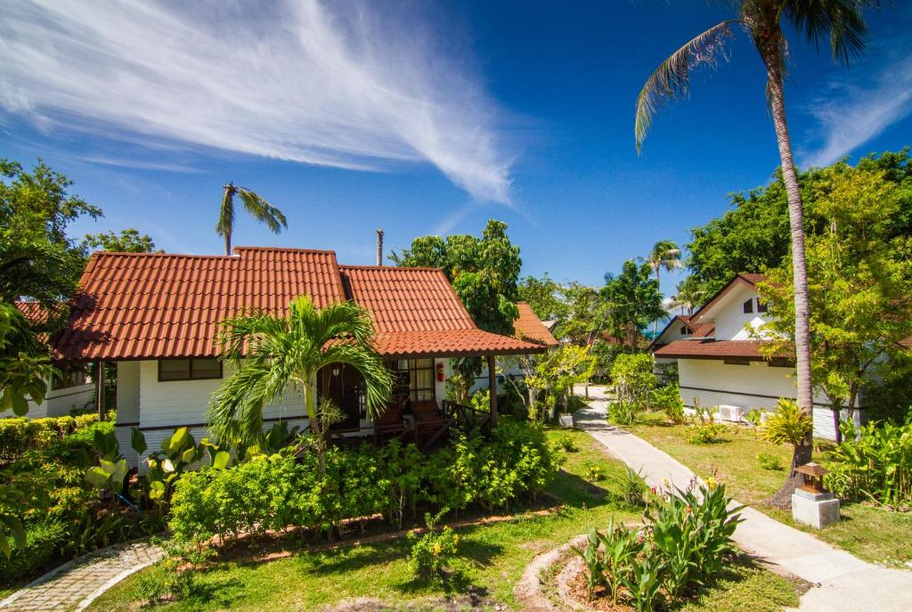 Zahrada ubytování Coco Palm Beach Resort - SHA Extra Plus