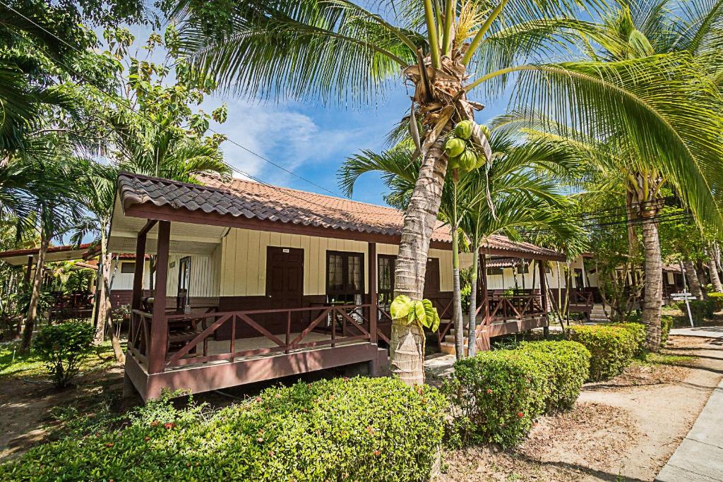 Zahrada ubytování Coco Palm Beach Resort - SHA Extra Plus