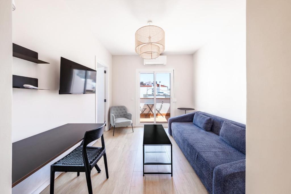AinB Barcelona Sants Apartments - 