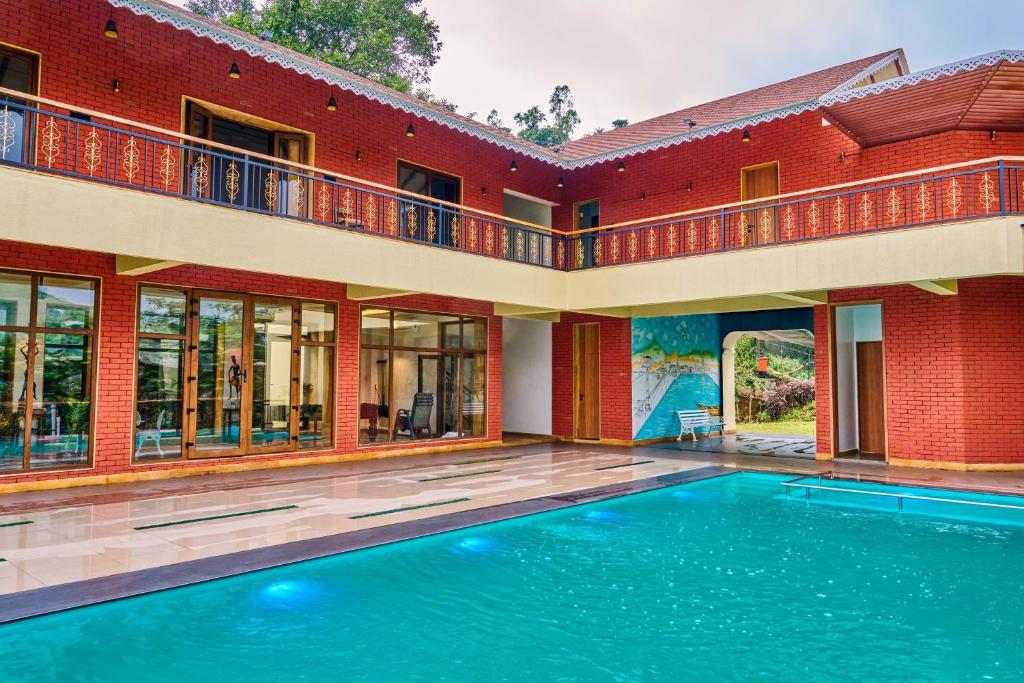 Πισίνα στο ή κοντά στο SaffronStays Aamelia by the Hills
