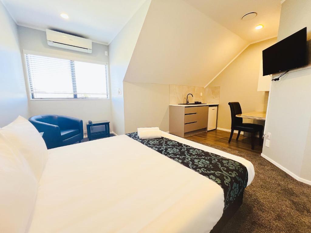 
Queen Studio - Upstairs
