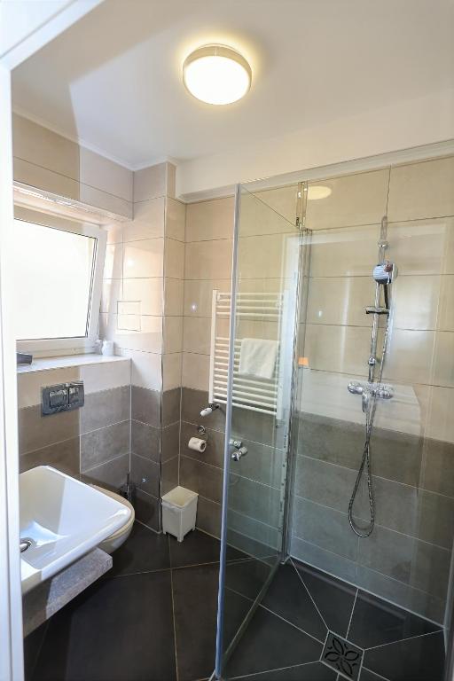 Hotel am Park - Double Or Twin Room With Bathroom