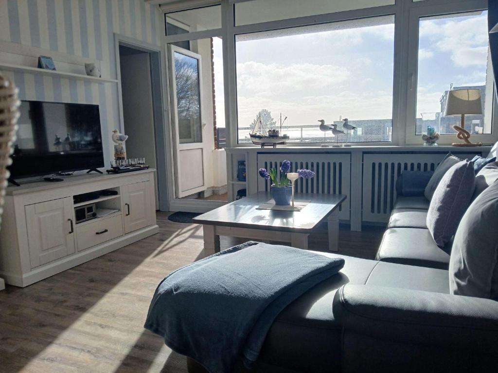 a living room with a couch and a table at Ferienwohnung-Seestern in Südstrand