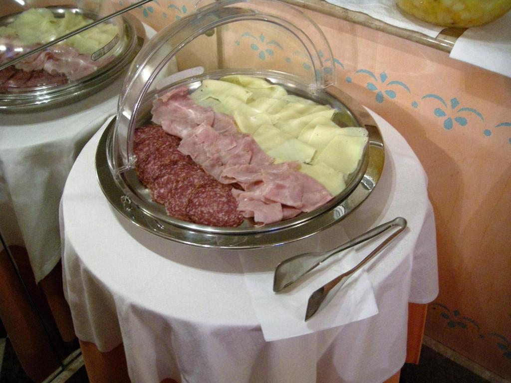 Jídlo v hotelu nebo okolí