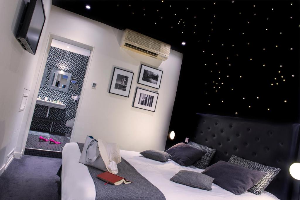 
Deluxe Suite with Spa Bath
