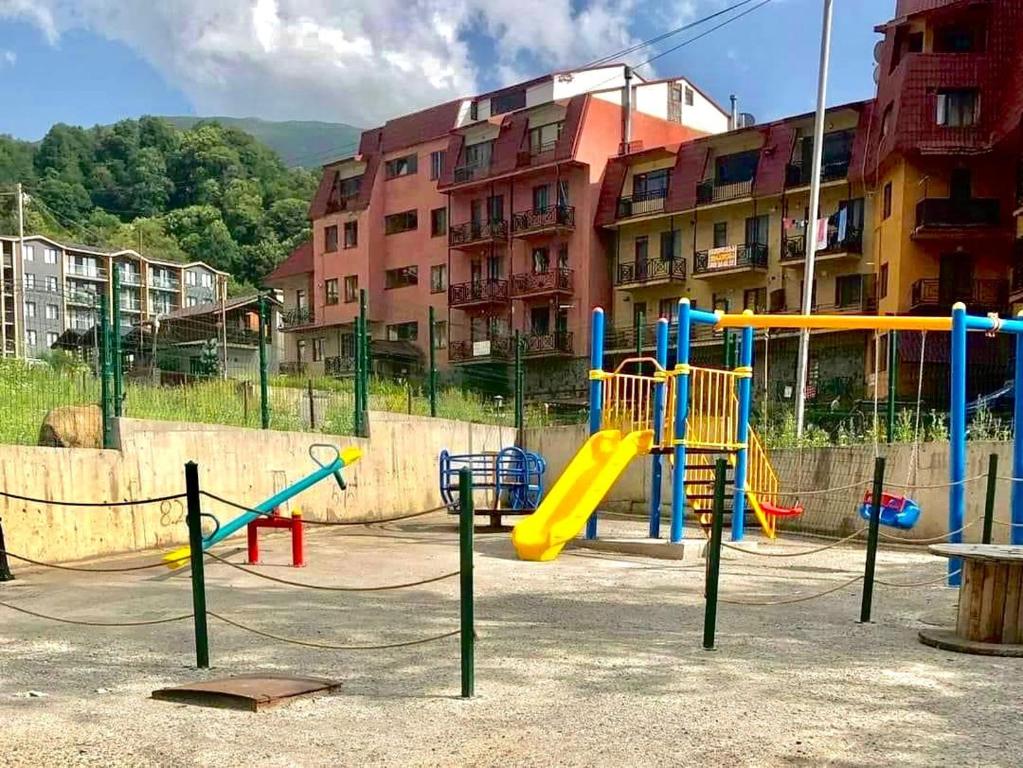 Ο χώρος παιχνιδιού για παιδιά στο Tribu apart Hotel bakuriani