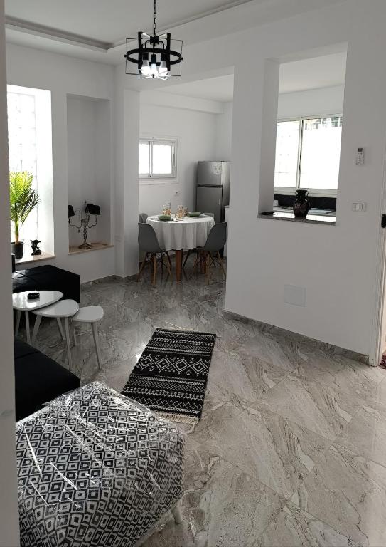 Posezení v ubytování charming bright house la marsa