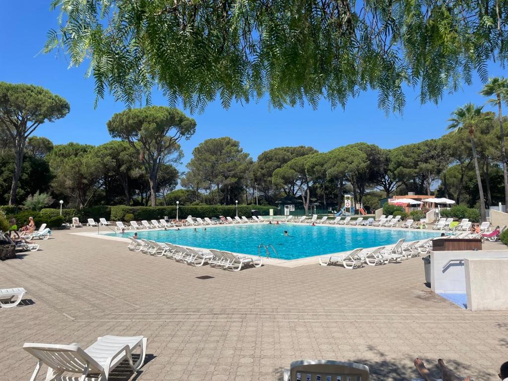Appartement WiFi parking, tennis, piscine au mileu des golfs de Valescure
