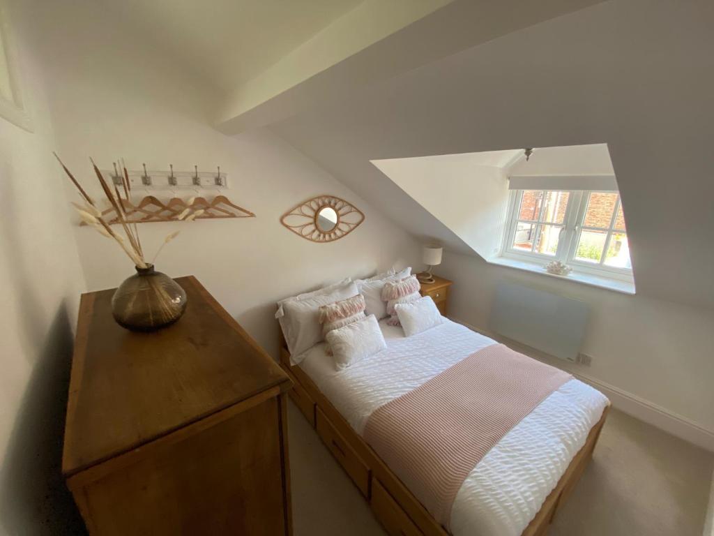 Postel nebo postele na pokoji v ubytování 2 Bed Cottage - Sleeps 4 - Wifi - Parking