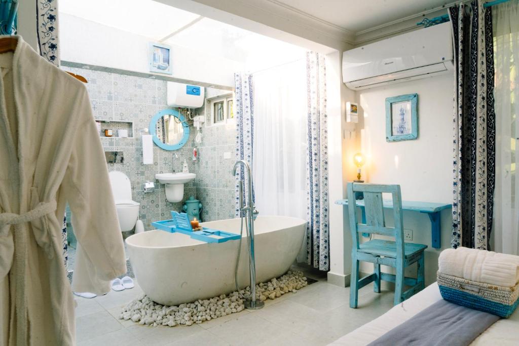 Ένα μπάνιο στο Bleu by The Prime Escape