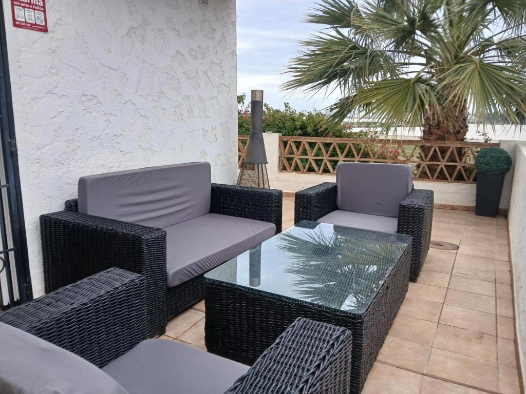 two wicker chairs and a table on a patio at Mediterranea 15 Plaomares, 2 dormitorios 2 baños in Cuevas del Almanzora