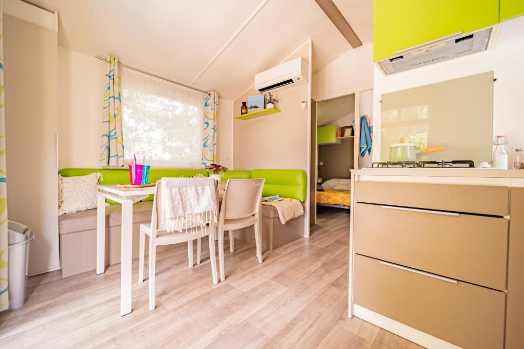 Camping des Alberes - Mobile Home Loisirs (4 Personnes)