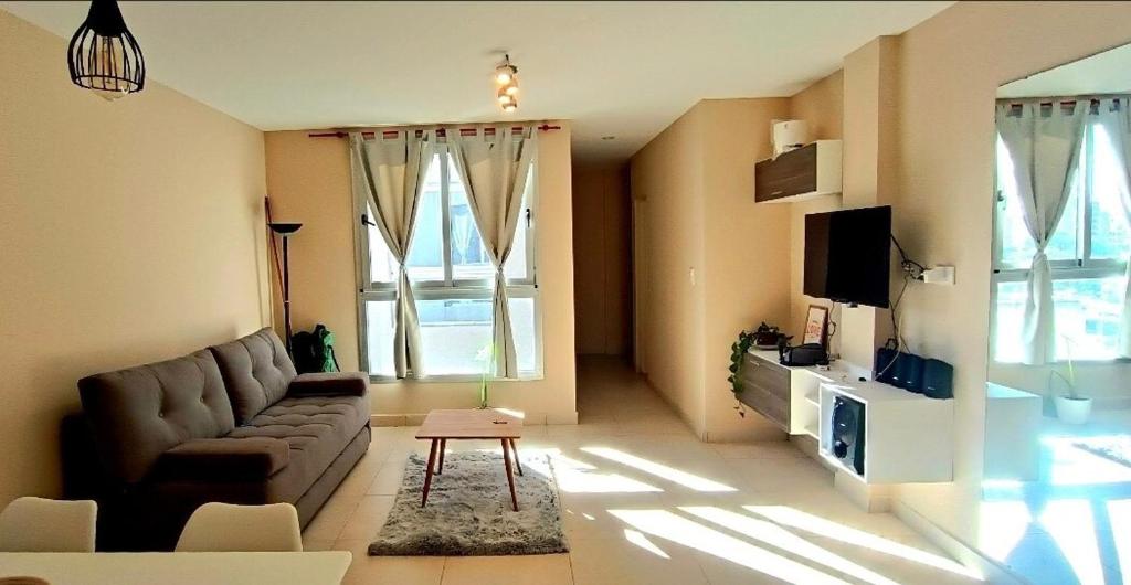 TV a/nebo společenská místnost v ubytování Apart Corrientes