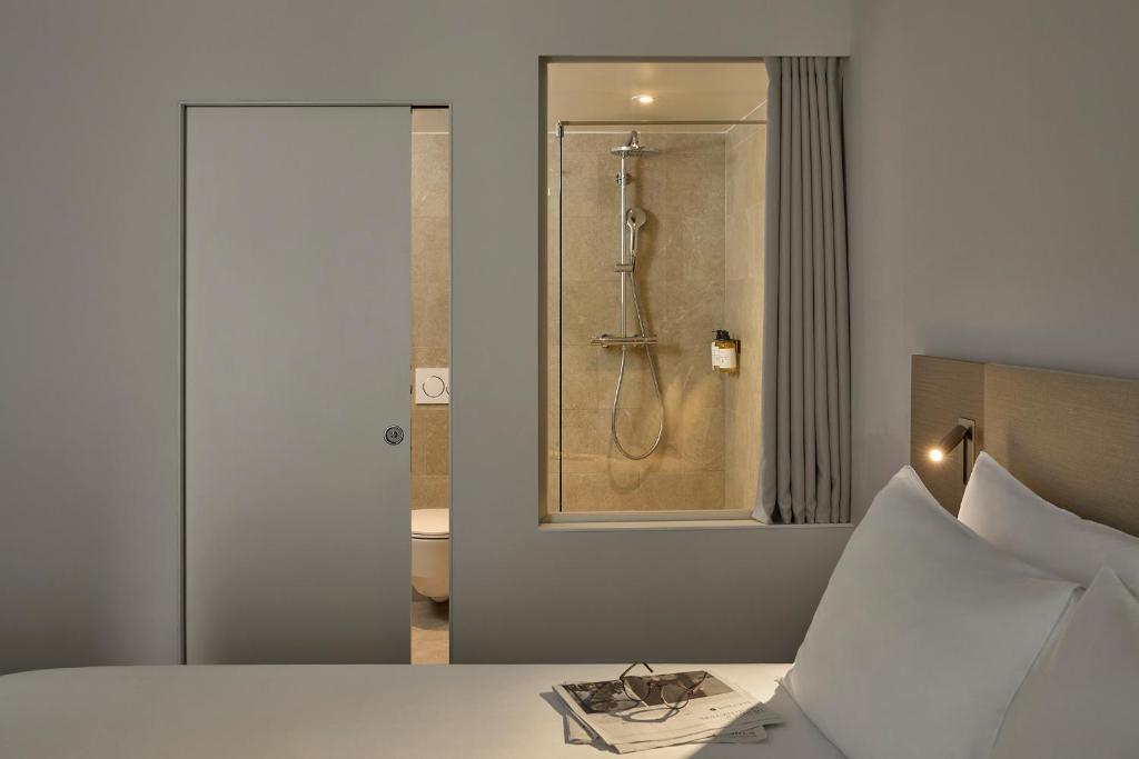 Base Geneva - Resim 20