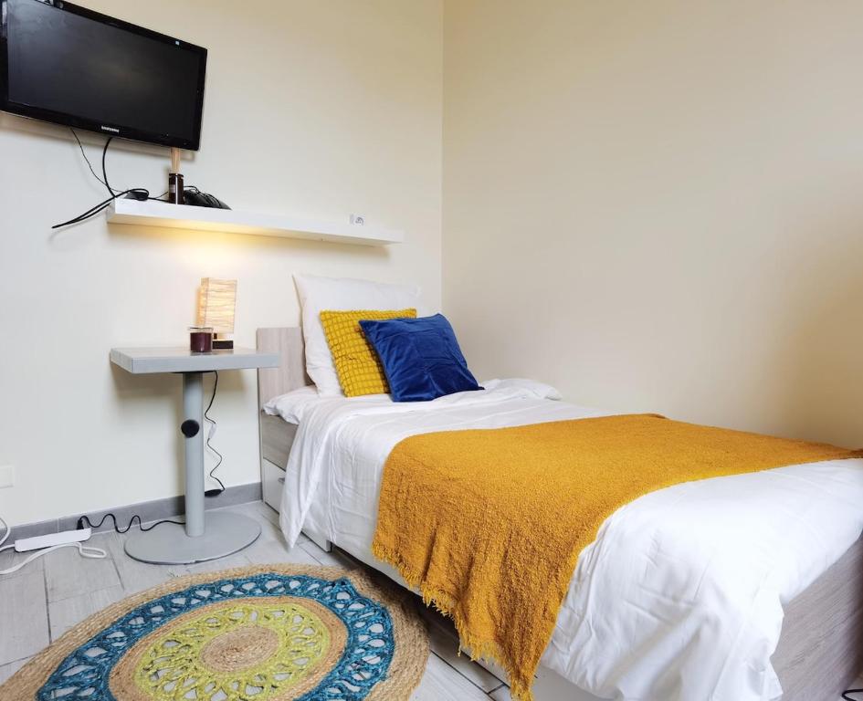 Bright Solo Studio by Hôtel de Ville and Sein river 1mn to Metro N1-241