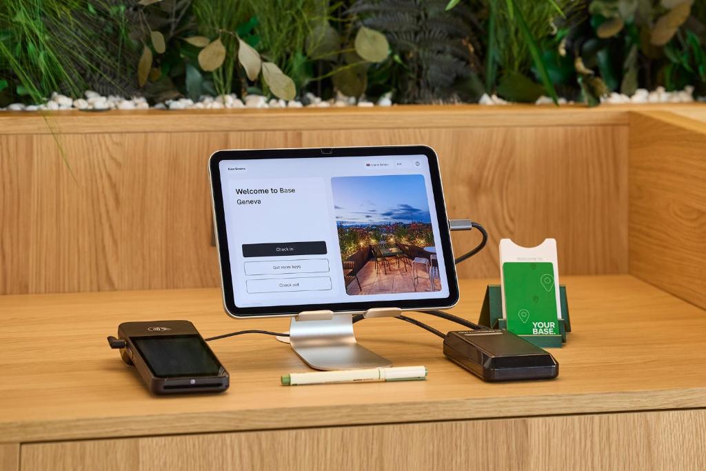 Base Geneva - Resim 15