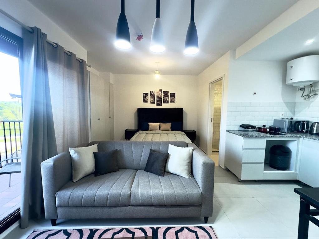 a living room with a couch and a bed at Apartamento en Luque cerca de Asunción 219 in Luque