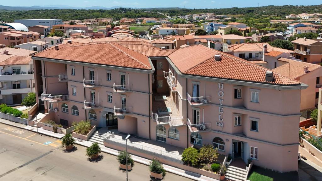 an aerial view of a building in a city at Hotel Majore in Santa Teresa Gallura