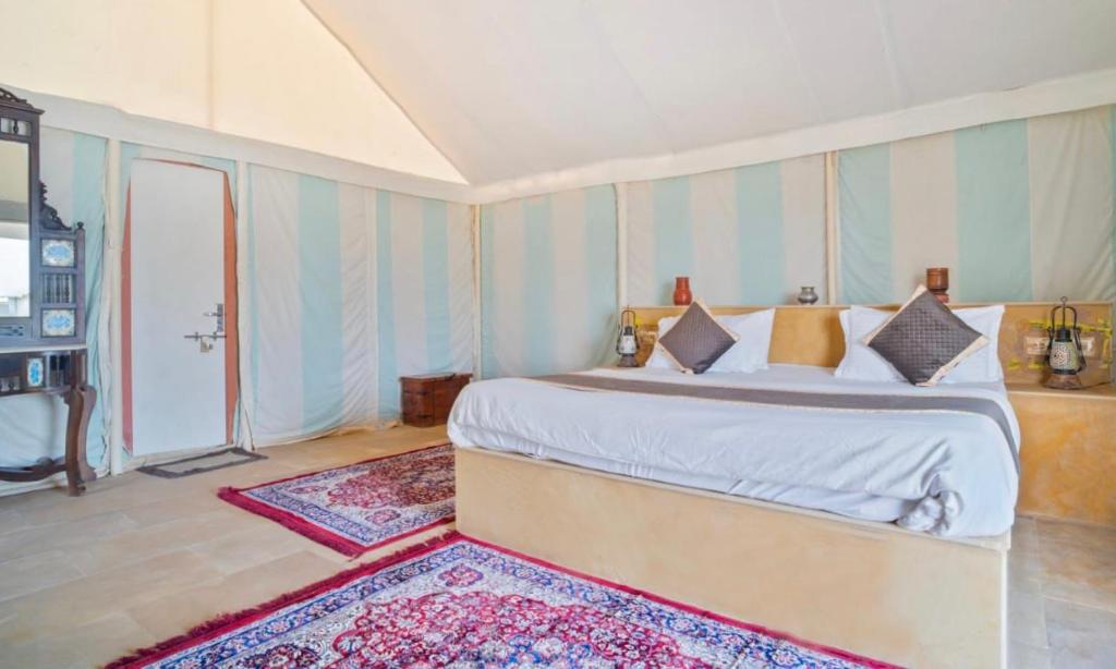 Postel nebo postele na pokoji v ubytování Marawi desert resort