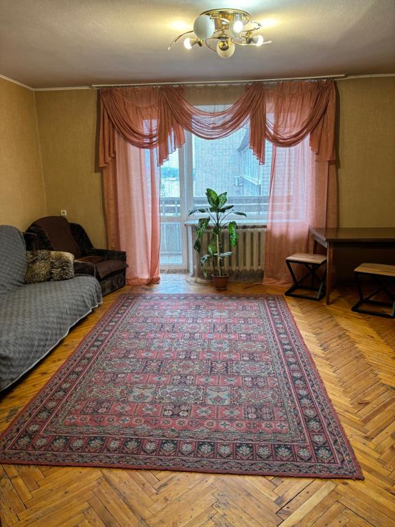Three-room apartment in the center фото 2
