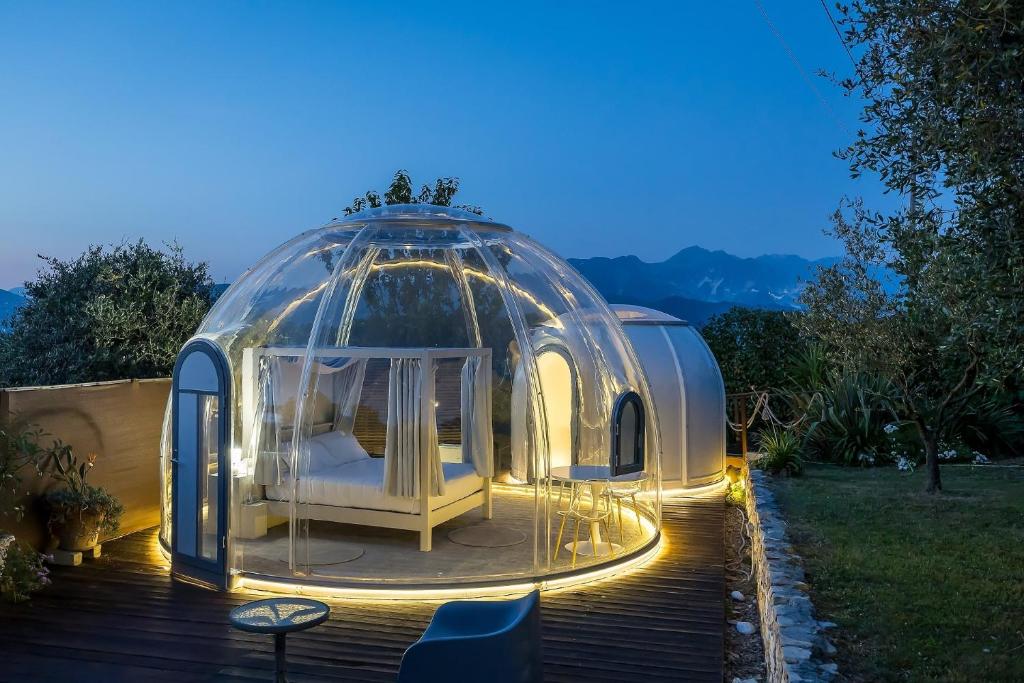 Nespecifikovaný výhled na hory nebo výhled na hory při pohledu z luxury tent