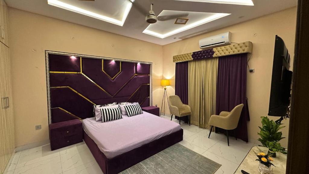 Gallery image of luxury 3bhk full Home in Bahria in Lahore