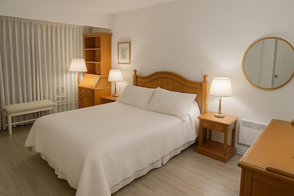 En eller flere senge i et værelse på Las Condes familiar Deluxe